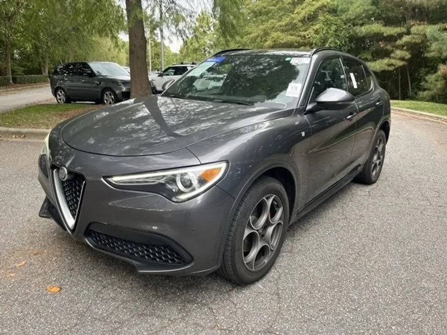 2022 Alfa Romeo Stelvio Ti photo 1