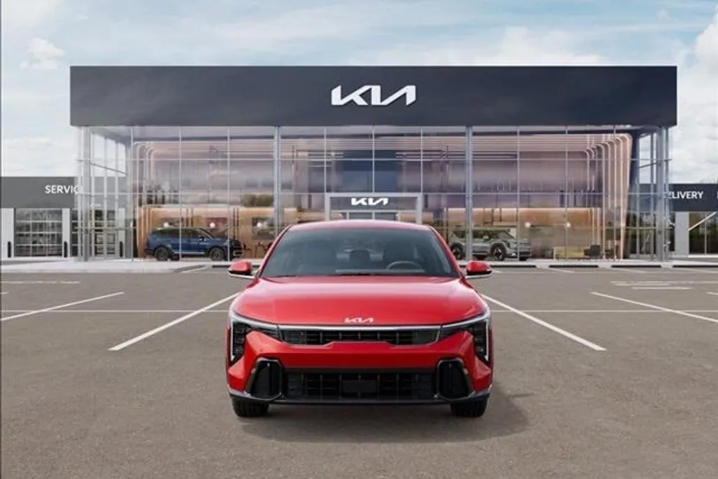 2025 Kia K4 GT-Line photo 1