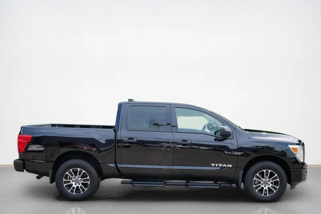 2024 Nissan Titan SV photo 1