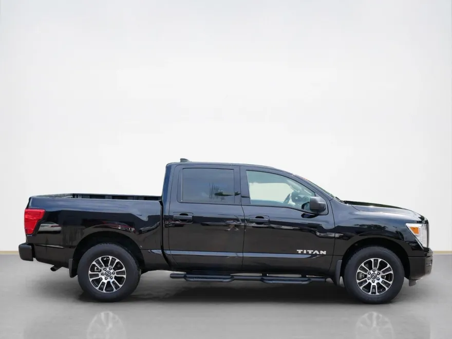 2024 Nissan Titan SV photo 1