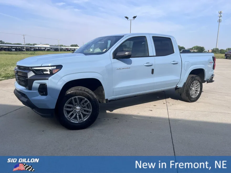 2025 Chevrolet Colorado Work Truck LT photo 1