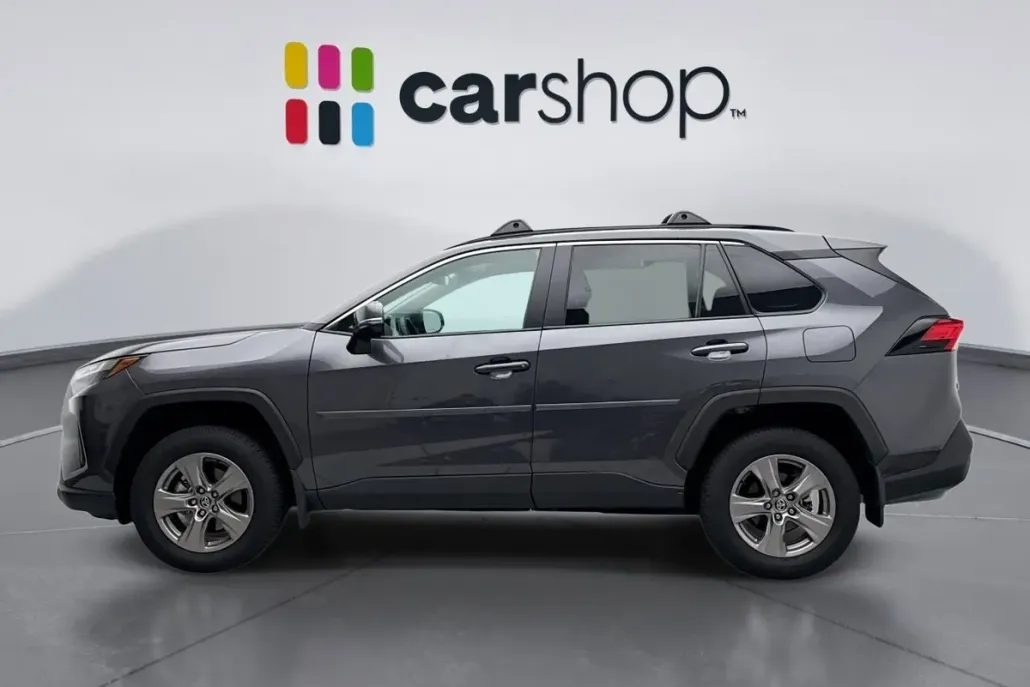 2024 Toyota RAV4 XLE photo 1