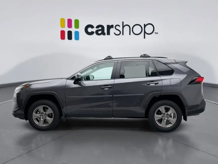 2024 Toyota RAV4 XLE photo 1