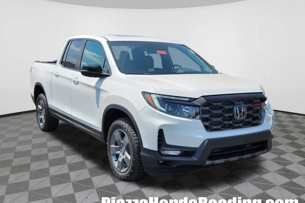 2025 Honda Ridgeline TrailSport photo 1