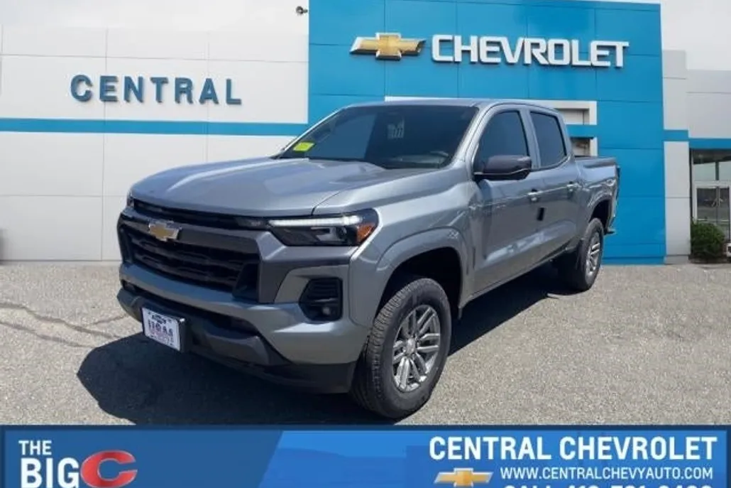 2025 Chevrolet Colorado Work Truck LT photo 1