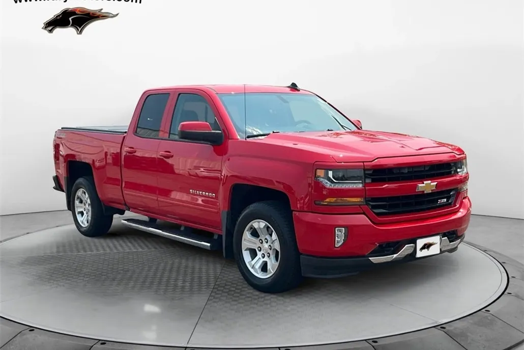 2017 Chevrolet Silverado 1500 LT photo 1