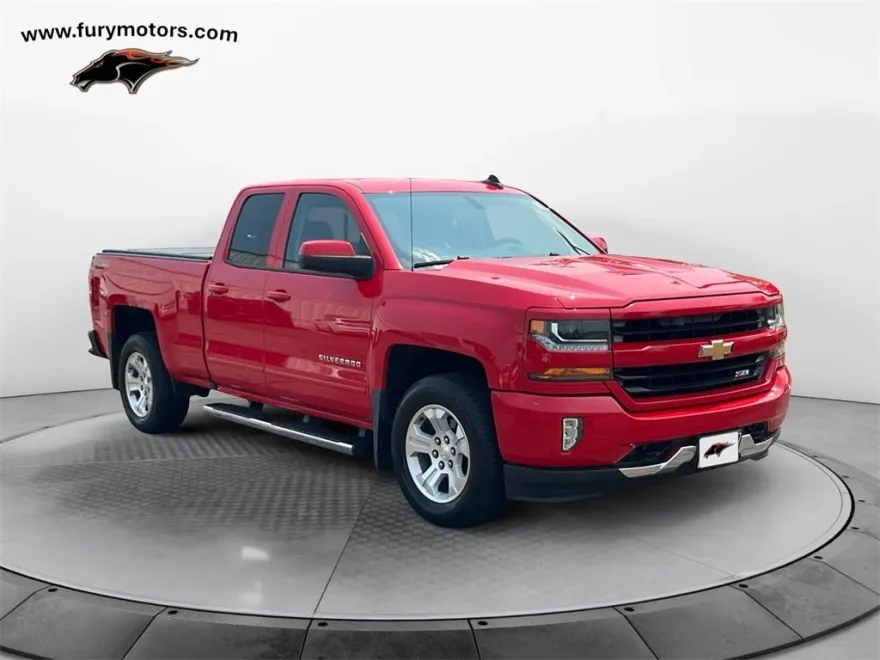 2017 Chevrolet Silverado 1500 LT photo 1