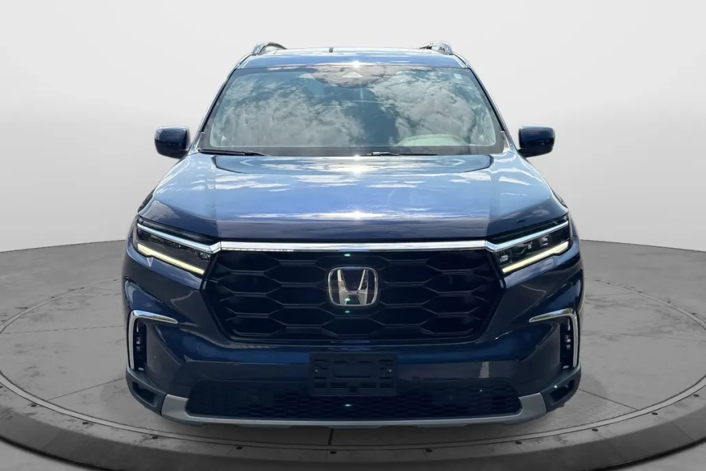 2023 Honda Pilot Touring photo 1