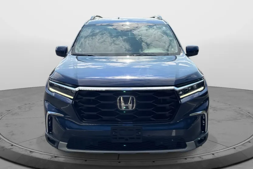 2023 Honda Pilot Touring photo 1