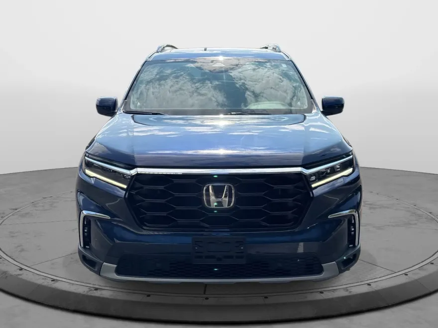 2023 Honda Pilot Touring photo 1