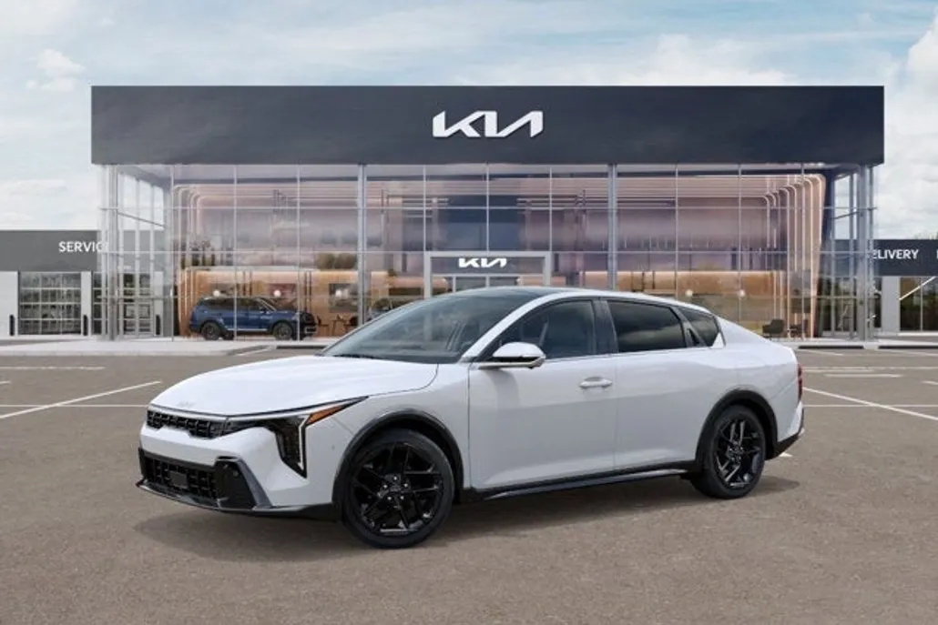 2025 Kia K4 GT-Line Turbo photo 1