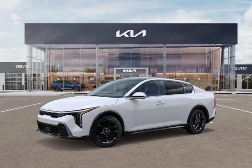 2025 Kia K4 GT-Line Turbo photo 1