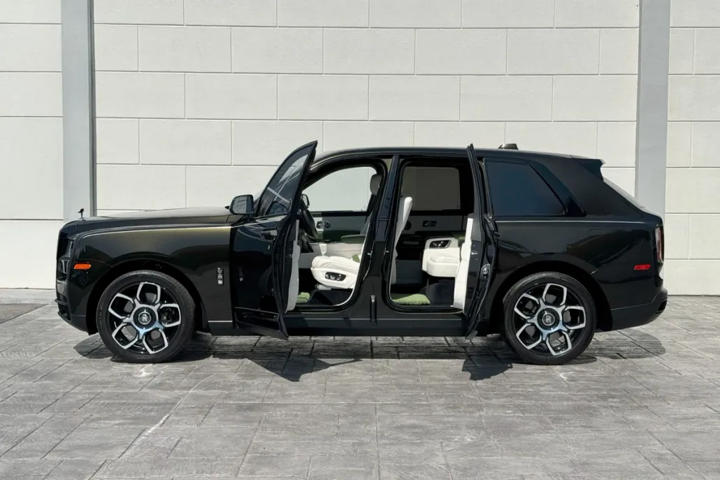 2023 Rolls Royce Cullinan Black Badge photo 1