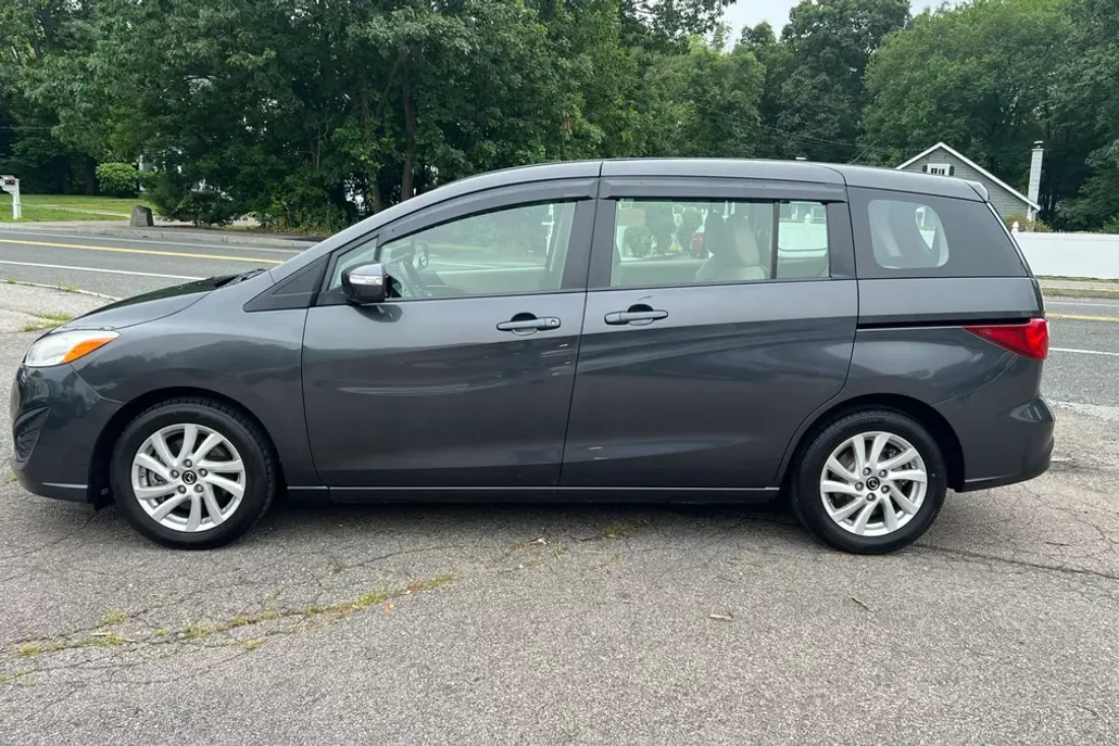 2014 Mazda Mazda5 Sport photo 1