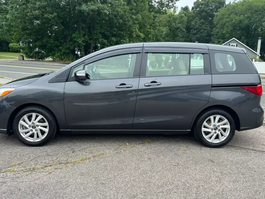 2014 Mazda Mazda5 Sport photo 1