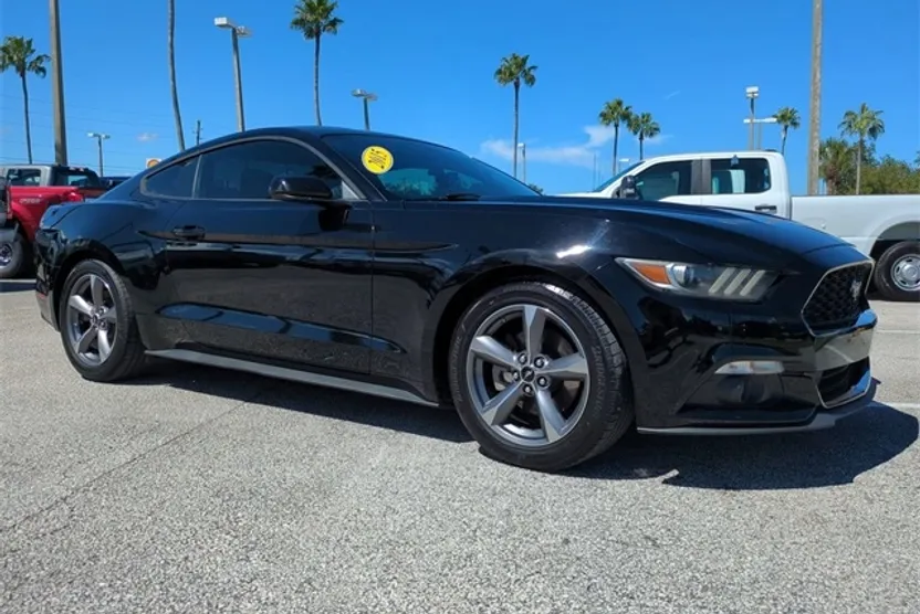 2015 Ford Mustang V6 photo 1