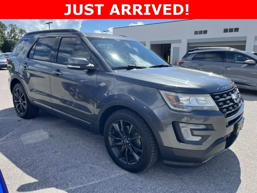 2017 Ford Explorer XLT photo 1