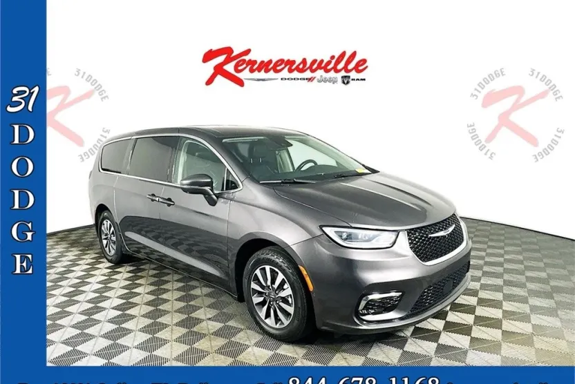 2022 Chrysler Pacifica Hybrid Touring L photo 1