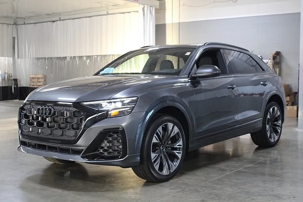 2025 Audi Q8 55 Premium Plus photo 1