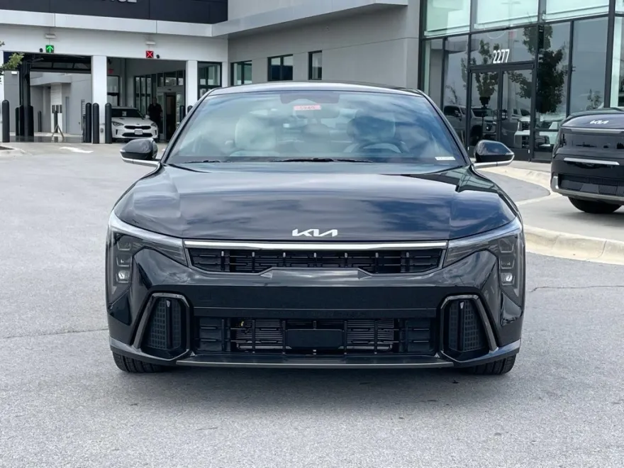 2025 Kia K4 GT-Line photo 1