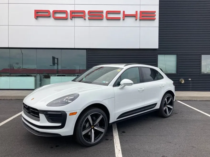 2025 Porsche Macan T photo 1
