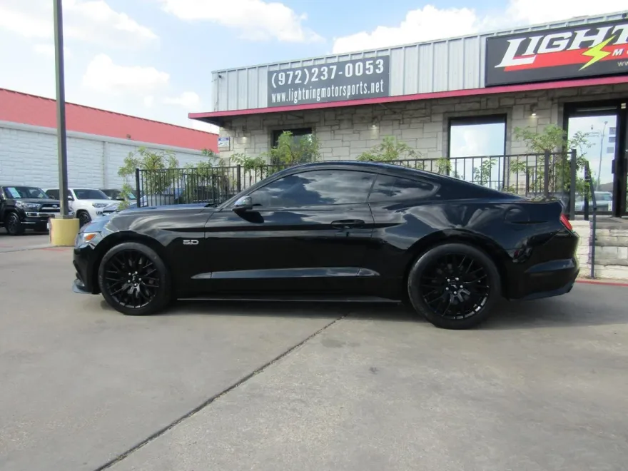 2015 Ford Mustang GT Premium photo 1