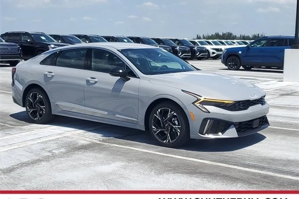 2025 Kia K5 GT-Line photo 1