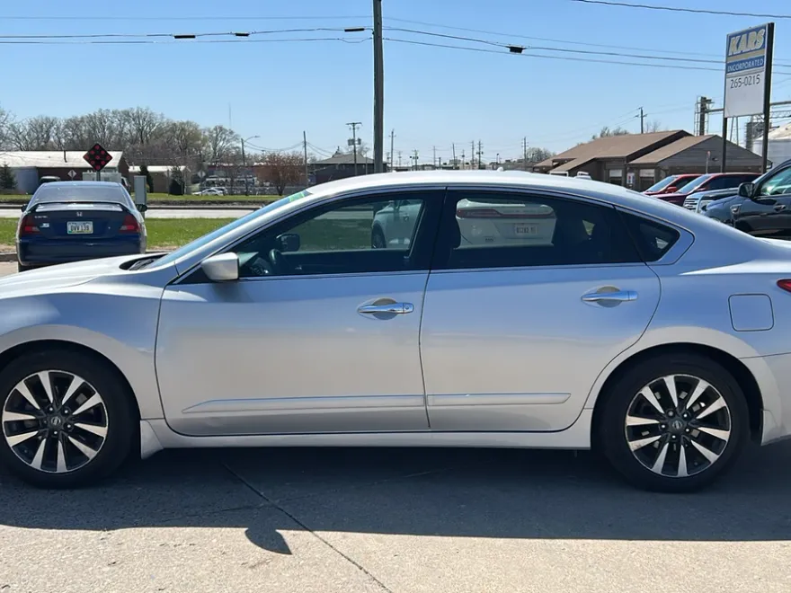 2017 Nissan Altima 2.5 photo 1