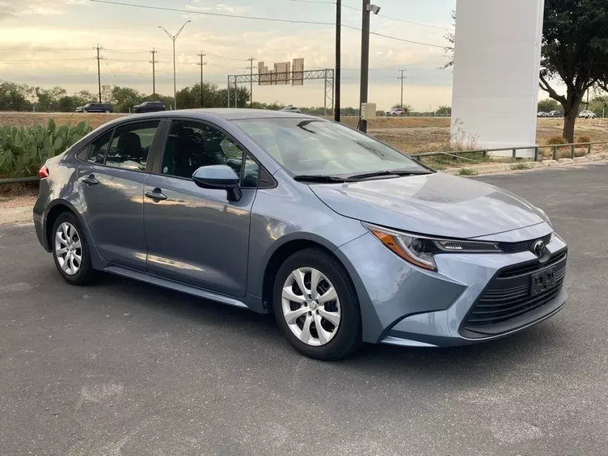 2024 Toyota Corolla LE photo 1