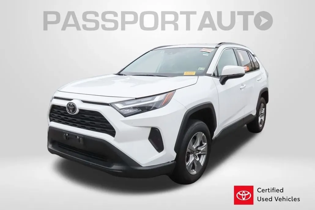 2024 Toyota RAV4 XLE photo 1