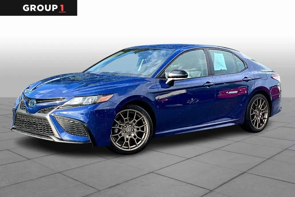 2023 Toyota Camry Hybrid SE photo 1