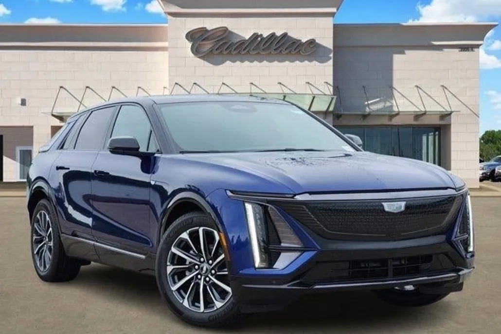 2025 Cadillac Lyriq Sport photo 1