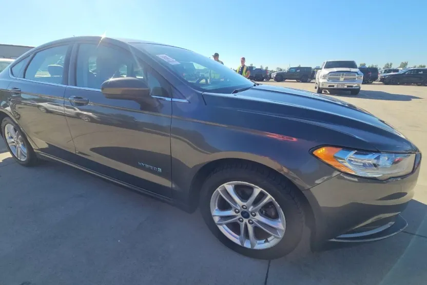2018 Ford Fusion Hybrid S photo 1