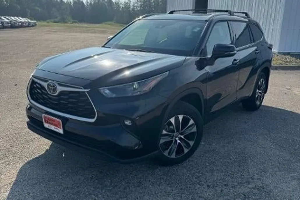 2022 Toyota Highlander XLE photo 1
