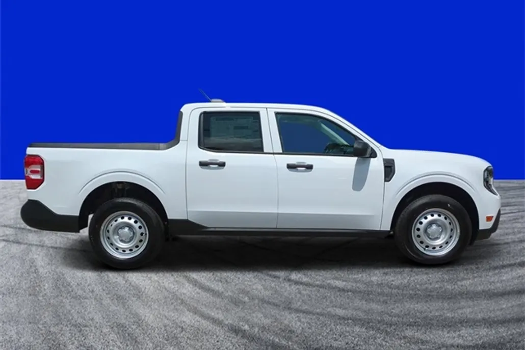 2025 Ford Maverick XL photo 1