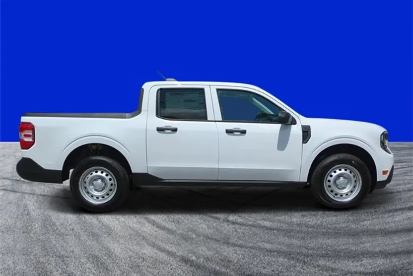 2025 Ford Maverick XL photo 1