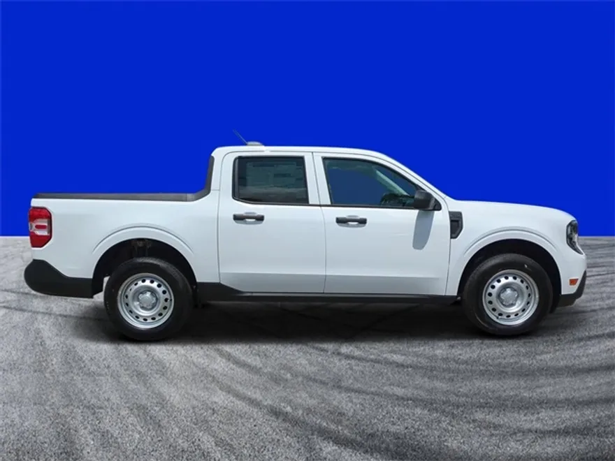 2025 Ford Maverick XL photo 1