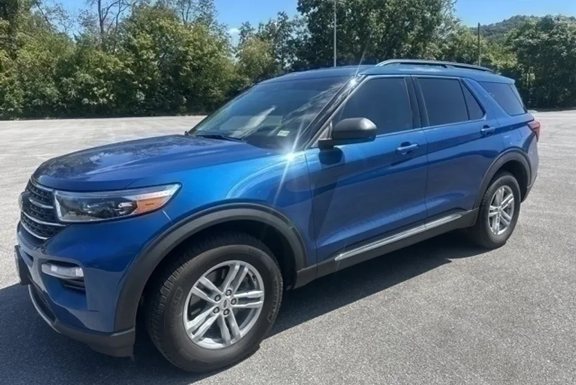 2021 Ford Explorer XLT photo 1