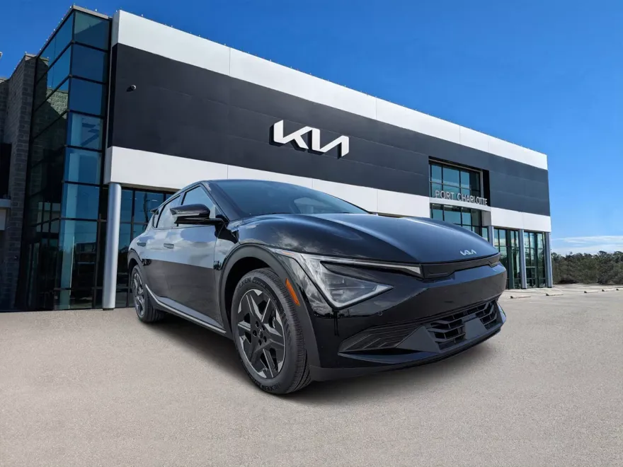2025 Kia EV6 Light photo 1
