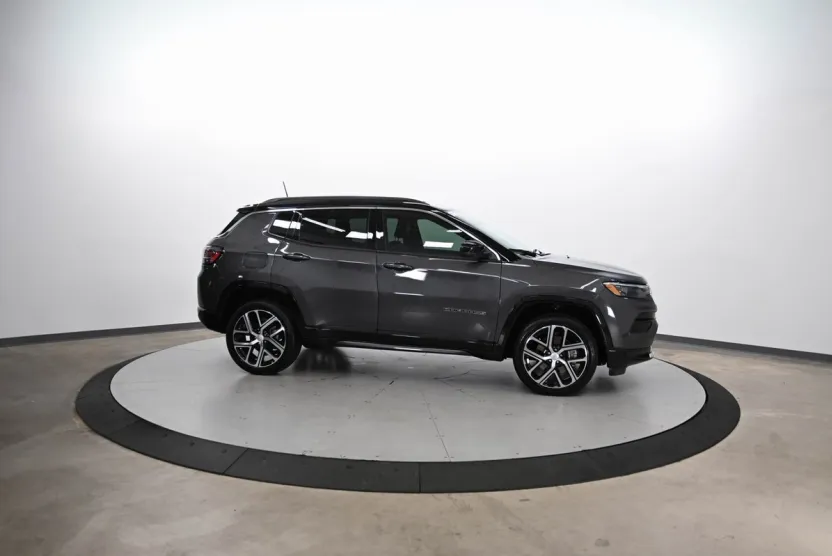 2024 Jeep Compass Limited photo 1