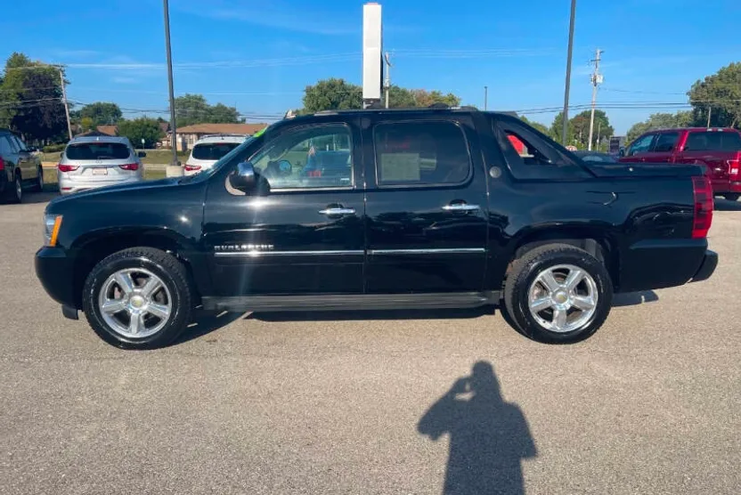 2013 Chevrolet Avalanche LTZ photo 1