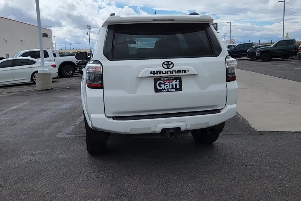 2018 Toyota 4Runner SR5 Premium photo 1
