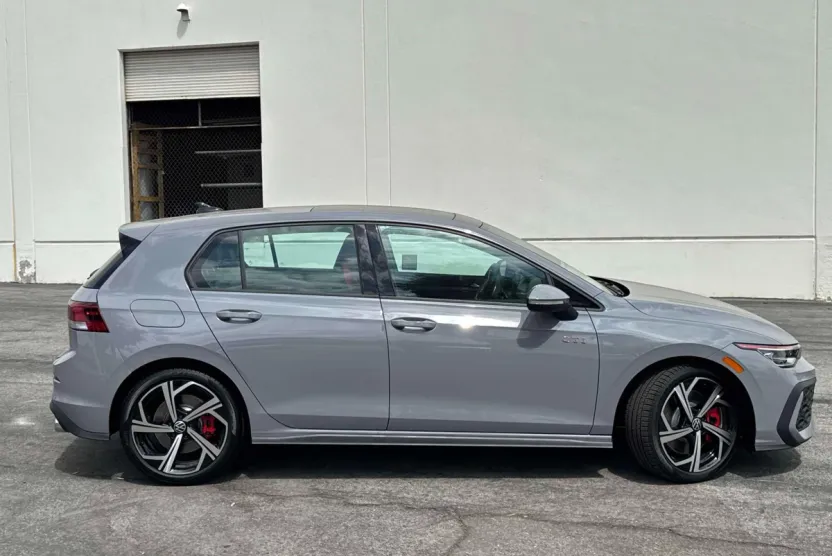 2025 Volkswagen Golf GTI SE photo 1