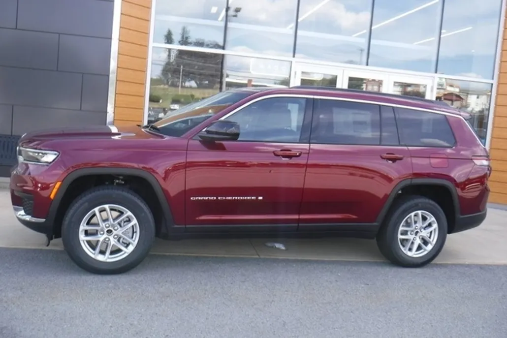 2025 Jeep Grand Cherokee Laredo X photo 1