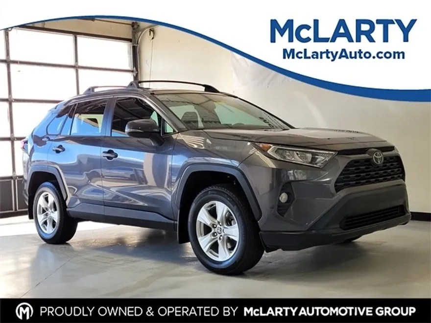 2021 Toyota RAV4 XLE photo 1