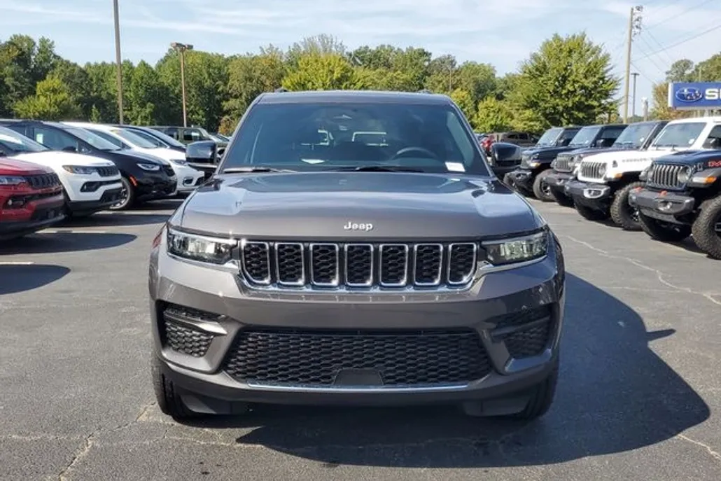 2025 Jeep Grand Cherokee Laredo photo 1