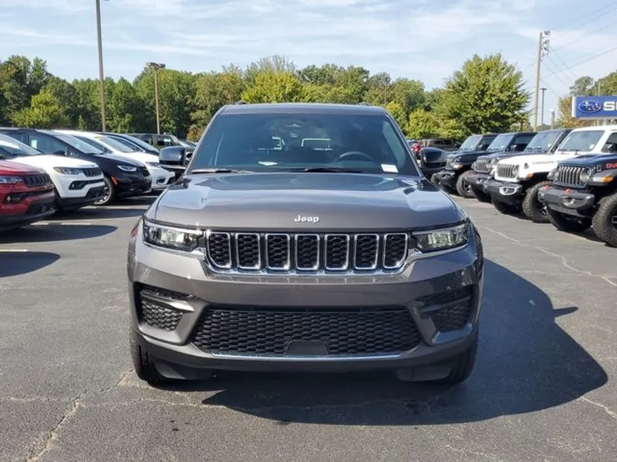 2025 Jeep Grand Cherokee Laredo photo 1