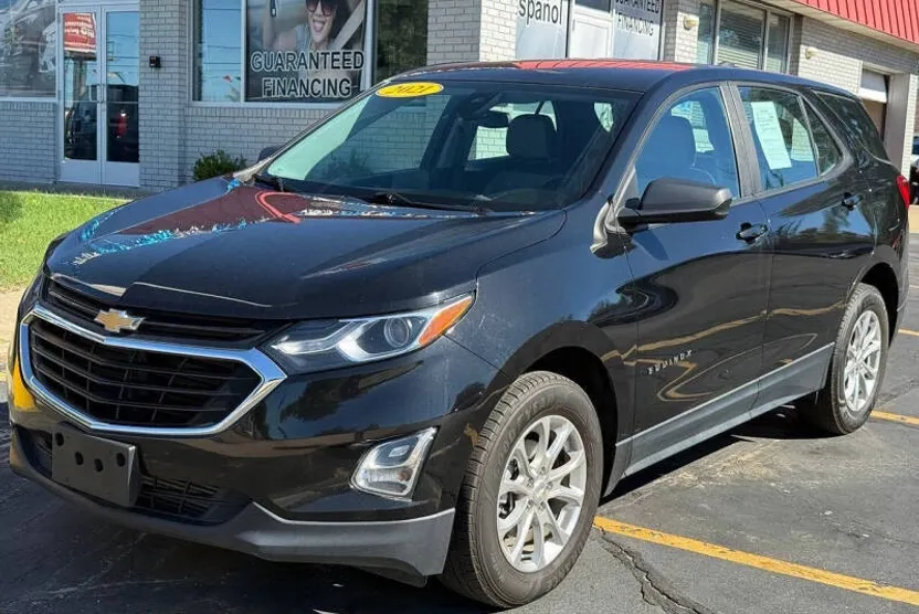 2021 Chevrolet Equinox LS photo 1
