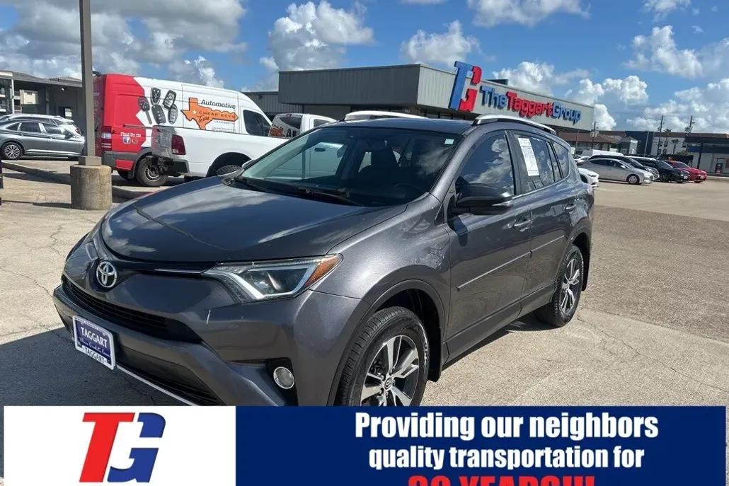 2016 Toyota RAV4 XLE photo 1