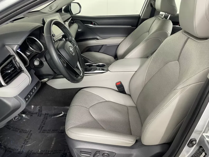 2021 Toyota Camry Hybrid XLE photo 1